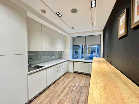 комерційна за адресою Спортивна пл., 3в