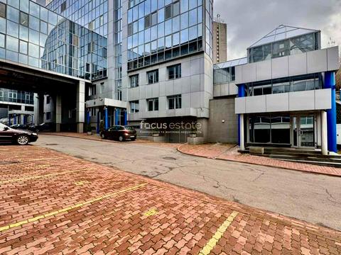 комерційна за адресою Спортивна пл., 3в