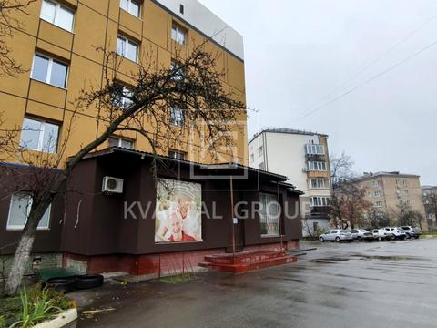 комерційна за адресою Миру вул., 1б