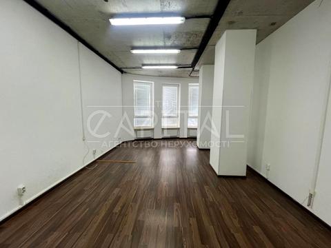 комерційна за адресою Миколи Міхновського бульв. (Дружби народів), 14-16