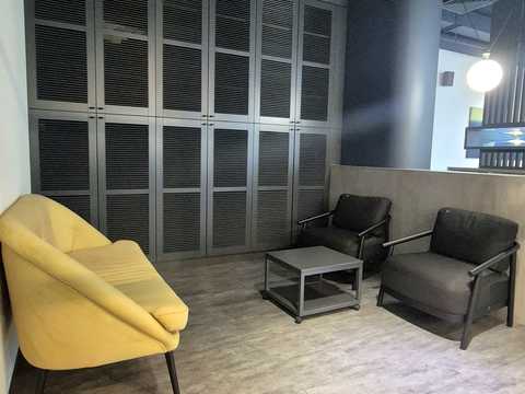 комерційна за адресою Різницька вул., 2/32