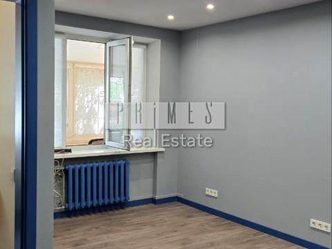 комерційна за адресою Будівельників вул., 1