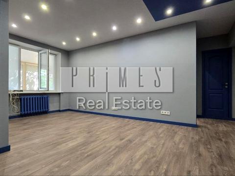 коммерческая по адресу Будівельників ул., 1