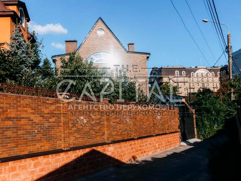 дом по адресу Парижский пер. (Добролюбова), 33