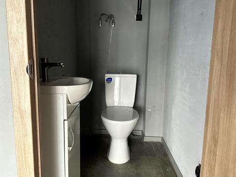 комерційна за адресою Університетська вул., 1о