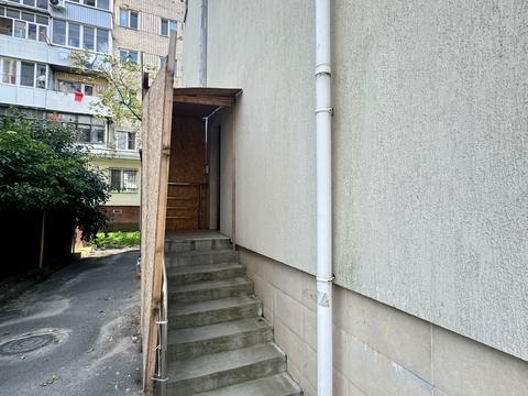 комерційна за адресою Стрілецька вул. (Червоноармійська), 2