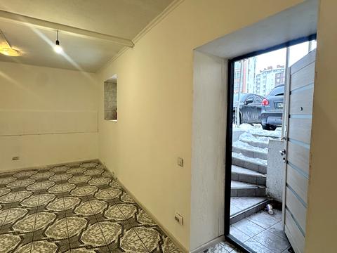 комерційна за адресою Двірська, 26