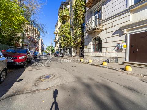 комерційна за адресою Кудрявська вул., 8-А