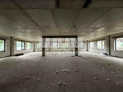 комерційна за адресою Дорошенка вул., 1