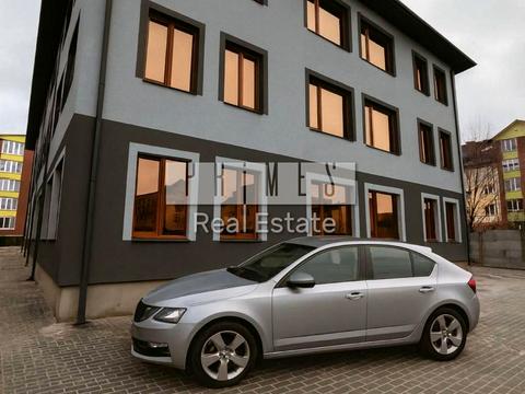 комерційна за адресою Дорошенка вул., 1