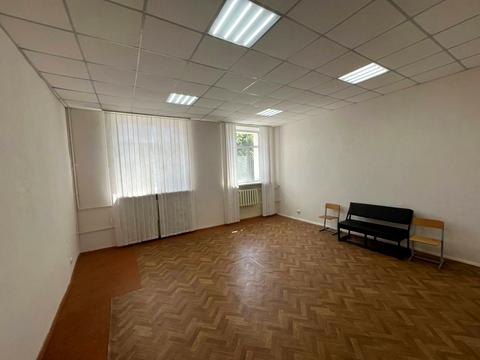 комерційна за адресою Визволення вул., 2