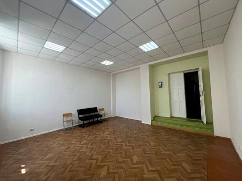 комерційна за адресою Визволення вул., 2