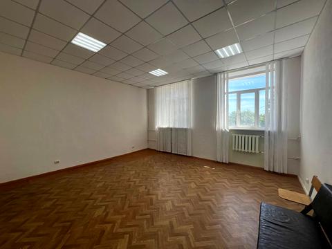 комерційна за адресою Визволення вул., 2