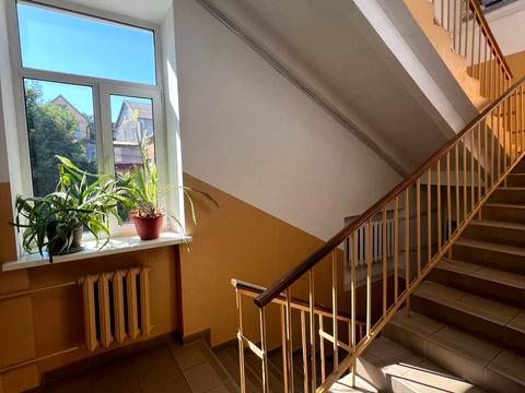 комерційна за адресою Визволення вул., 2