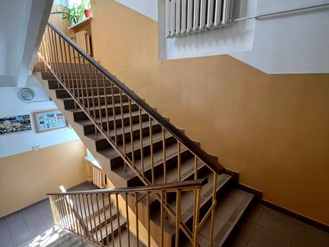 комерційна за адресою Визволення вул., 2