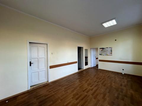 комерційна за адресою Визволення вул., 2