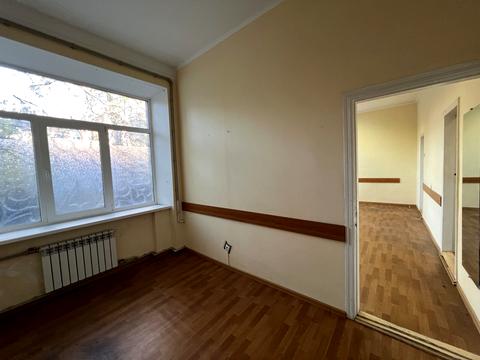 комерційна за адресою Визволення вул., 2