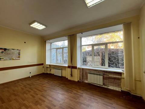 комерційна за адресою Визволення вул., 2