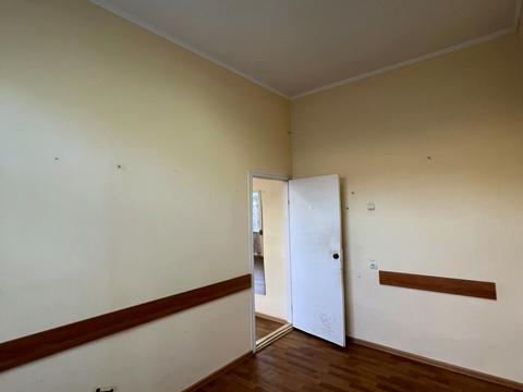 комерційна за адресою Визволення вул., 2