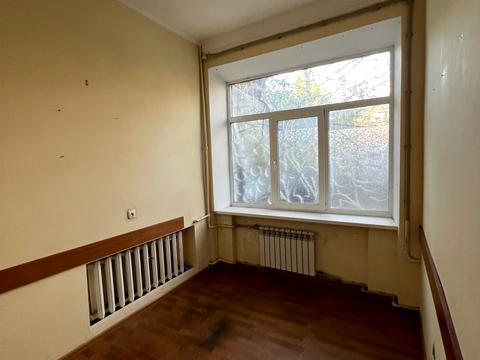 комерційна за адресою Визволення вул., 2