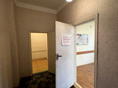 комерційна за адресою Визволення вул., 2