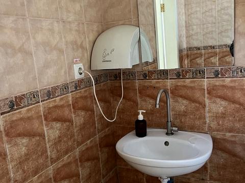 комерційна за адресою Визволення вул., 2