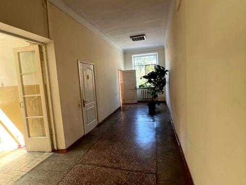 комерційна за адресою Визволення вул., 2