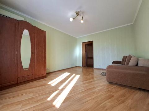 квартира за адресою Анни Ахматової вул., 31