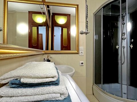 квартира за адресою Київ, Трьохсвятительська вул., 3