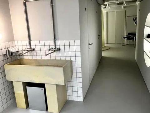 комерційна за адресою Басейна вул., 1/2