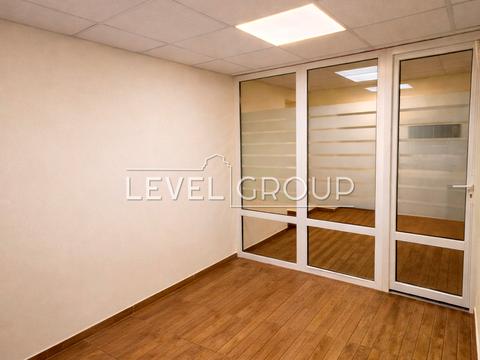 комерційна за адресою Михайлівська вул., 18