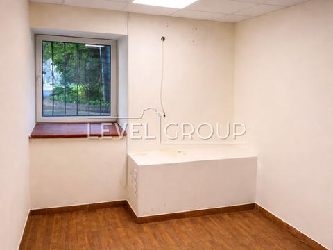 комерційна за адресою Михайлівська вул., 18