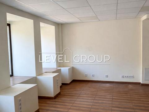 комерційна за адресою Михайлівська вул., 18