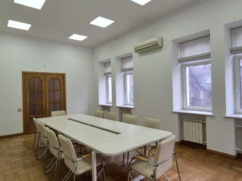 комерційна за адресою Інститутська вул., 19-В