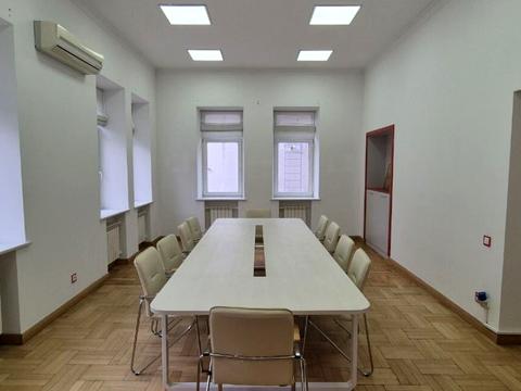 комерційна за адресою Інститутська вул., 19-В