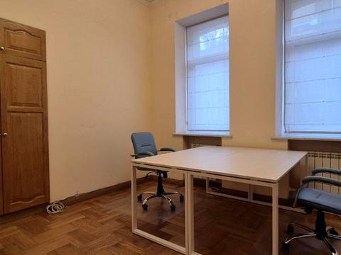 комерційна за адресою Інститутська вул., 19-В