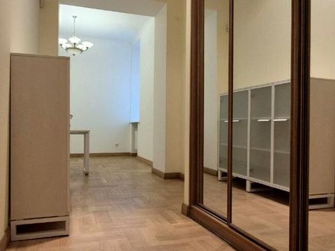 комерційна за адресою Інститутська вул., 19-В