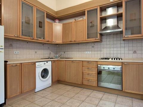 комерційна за адресою Інститутська вул., 19-В