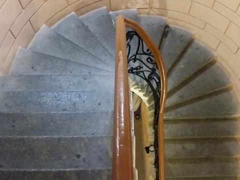 комерційна за адресою Інститутська вул., 19-В