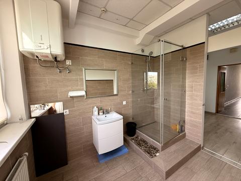 комерційна за адресою Львів, Наукова вул., 7б