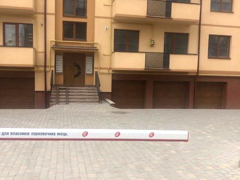 паркоместо по адресу Олександра Хіри ул., 1