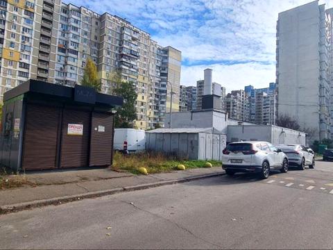 комерційна за адресою Ревуцького вул., 44