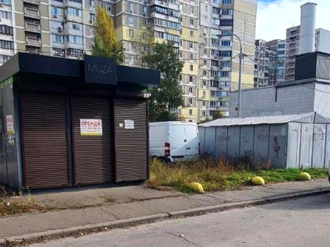 комерційна за адресою Ревуцького вул., 44