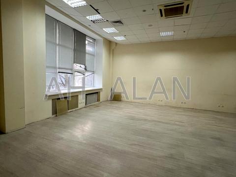 комерційна за адресою Дениса Монастирського вул. (Василя Сурікова), 3