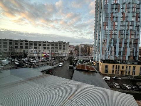 комерційна за адресою Дениса Монастирського вул. (Василя Сурікова), 3