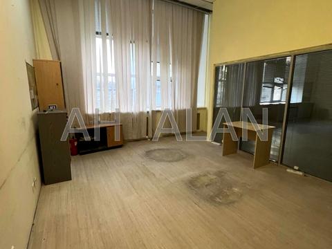 комерційна за адресою Дениса Монастирського вул. (Василя Сурікова), 3