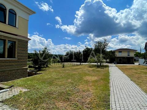 комерційна за адресою Київ, Риболовецька вул., 1