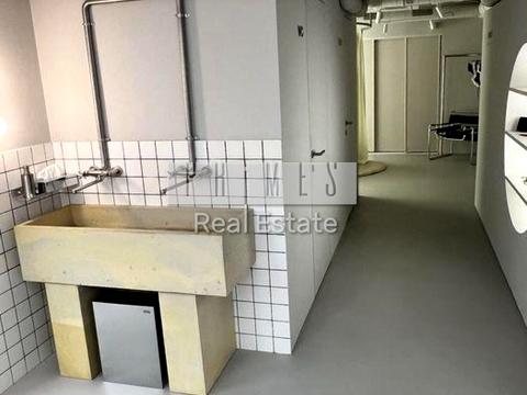 комерційна за адресою Басейна вул., 1/2