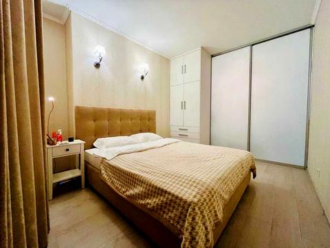 квартира за адресою Анни Ахматової вул., 22