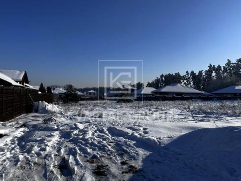 участок по адресу Евгения Плужника ул.